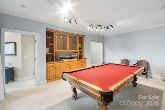 playroom featuring light carpet, ornamental molding, and billiards