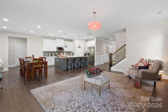 living room with a chandelier and dark hardwood / wood-style floors