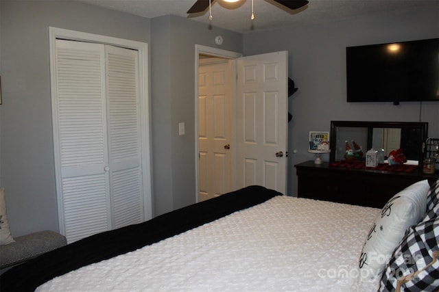 bedroom featuring ceiling fan and a closet