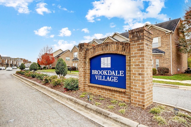 community / neighborhood sign featuring a residential view