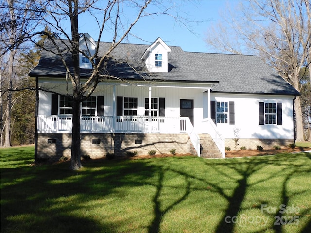 new england style home featuring a front lawn