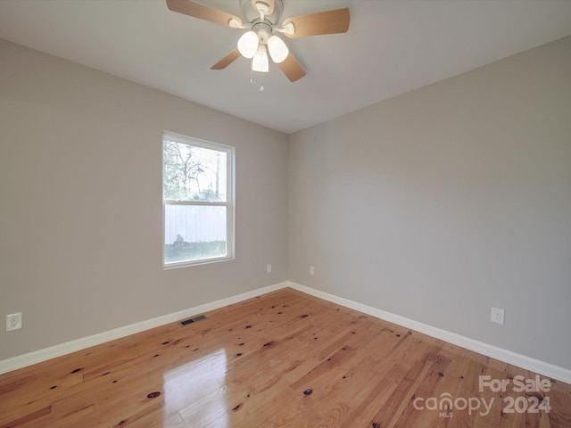 unfurnished room featuring ceiling fan and hardwood / wood-style flooring