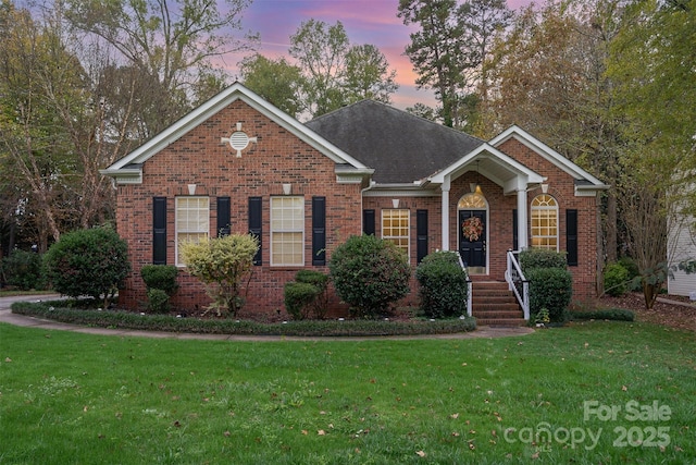 front facade featuring a yard