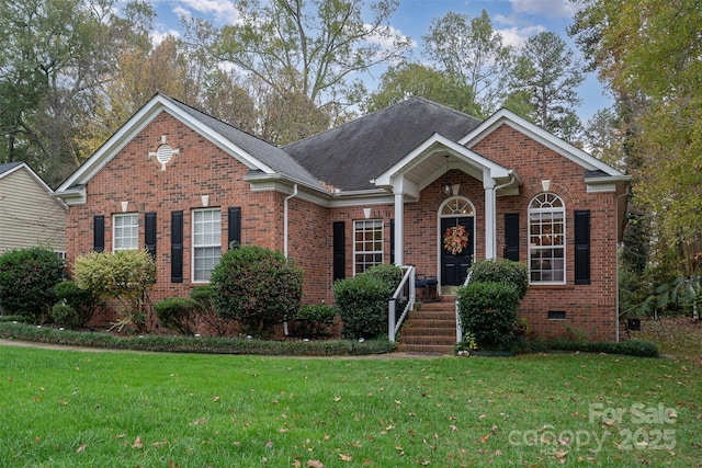 view of front property featuring a front yard