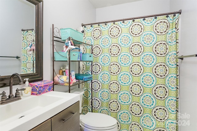 bathroom featuring a shower with curtain, vanity, and toilet