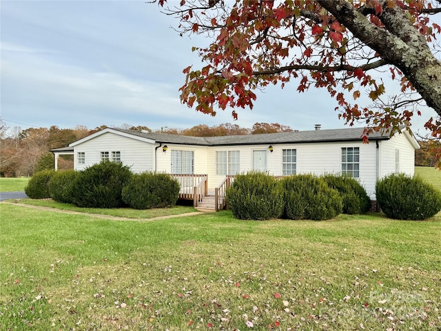 view of front of property featuring a deck and a front lawn