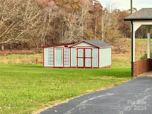 view of outbuilding with a yard