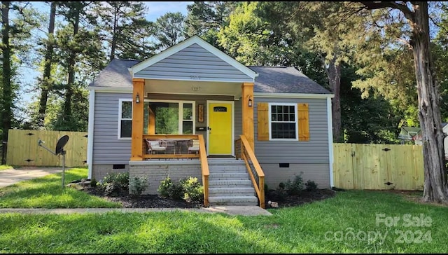 bungalow-style house featuring a front lawn and covered porch