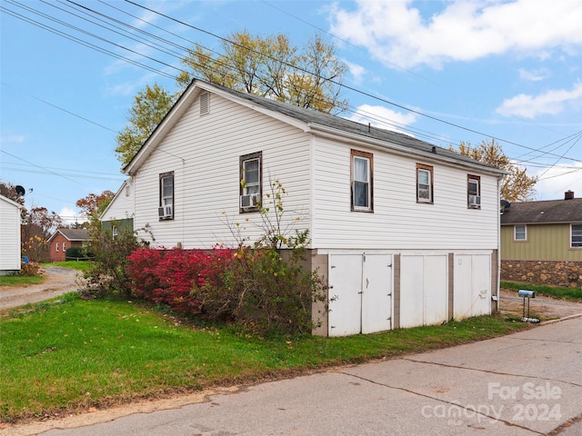 view of side of property with a lawn