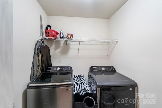 washroom with laundry area and washing machine and dryer