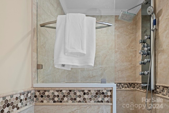 bathroom featuring tiled shower