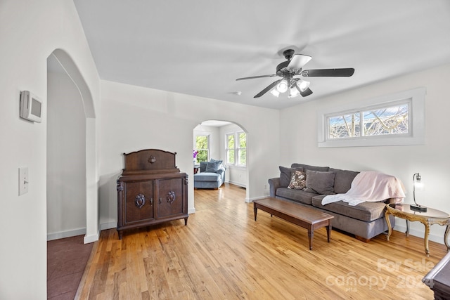 living room with light wood-type flooring and ceiling fan