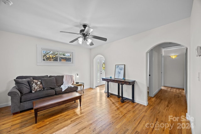 living room featuring light hardwood / wood-style flooring and ceiling fan