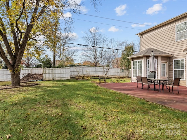 view of yard with a patio