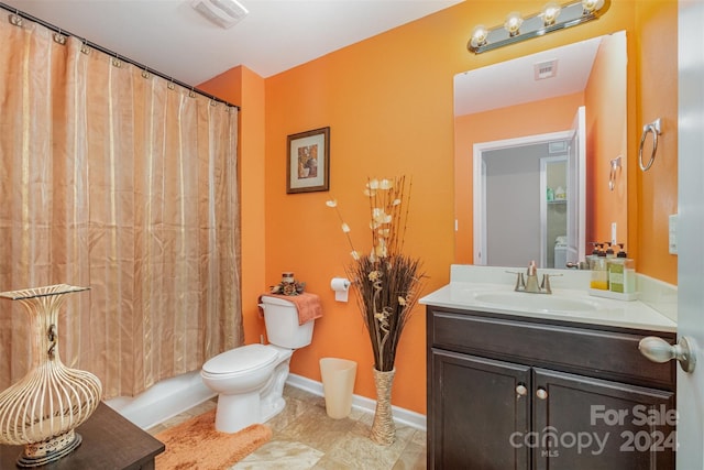 bathroom with vanity, curtained shower, and toilet