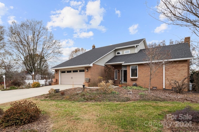 view of front of house featuring a garage and a front yard