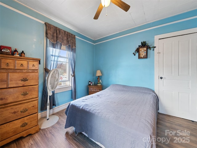 bedroom with dark wood-type flooring and ceiling fan