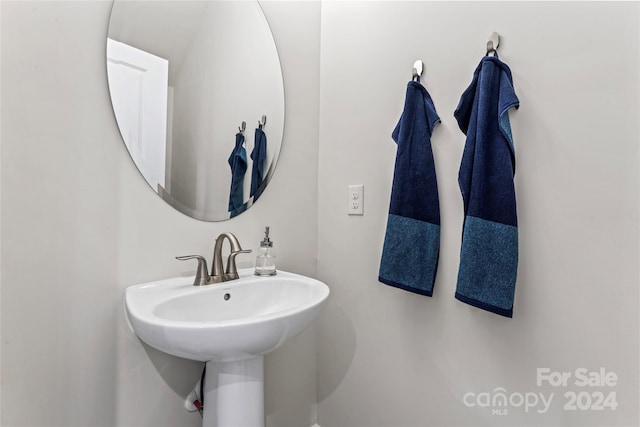 9232 Widden Way, Charlotte, NC 28269 - bathroom with a sink