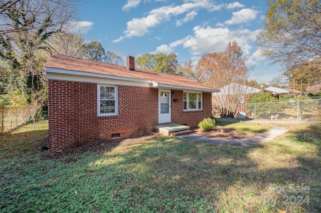 view of front of house featuring a front yard