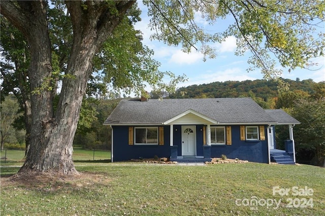 ranch-style home featuring a front yard