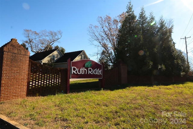 community sign featuring a lawn