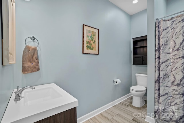 bathroom with a shower with curtain, toilet, and vanity