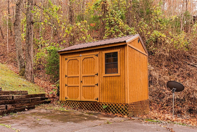 view of outbuilding