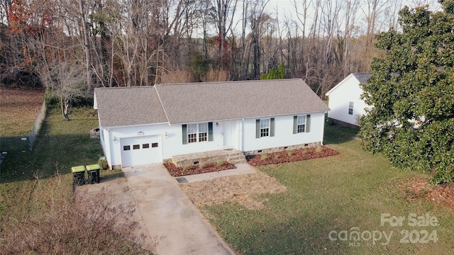 view of front of house featuring a front yard and a garage