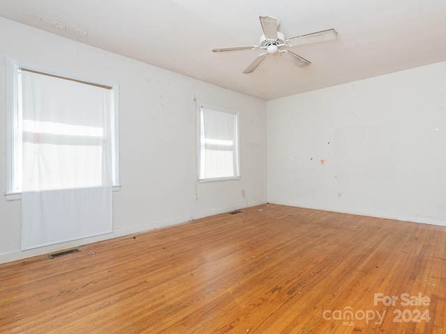 spare room featuring light hardwood / wood-style floors and ceiling fan