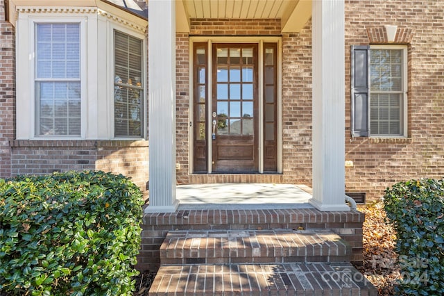 property entrance featuring covered porch