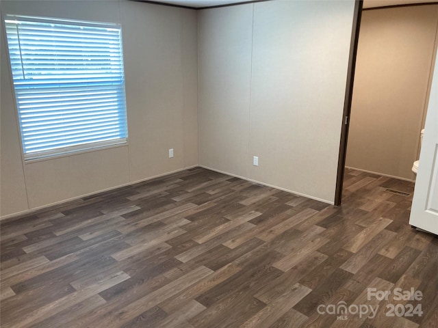 spare room with dark hardwood / wood-style floors