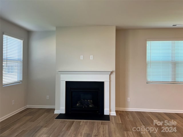 details featuring hardwood / wood-style floors