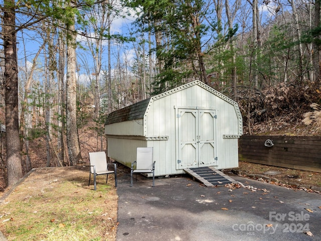 view of outbuilding