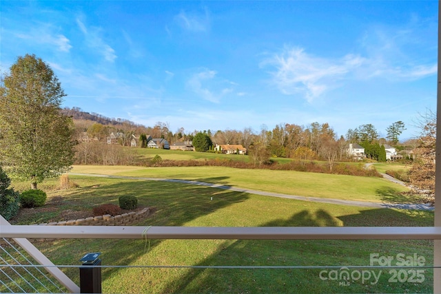 view of property's community featuring a lawn