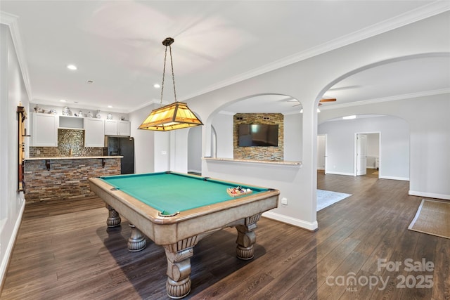 recreation room with dark wood-style flooring, pool table, crown molding, and baseboards