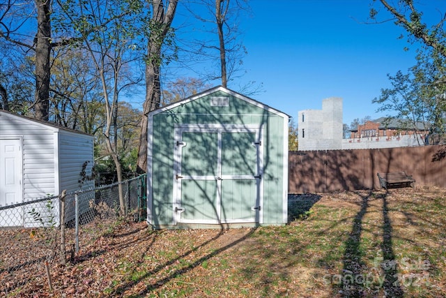 view of outdoor structure featuring a yard