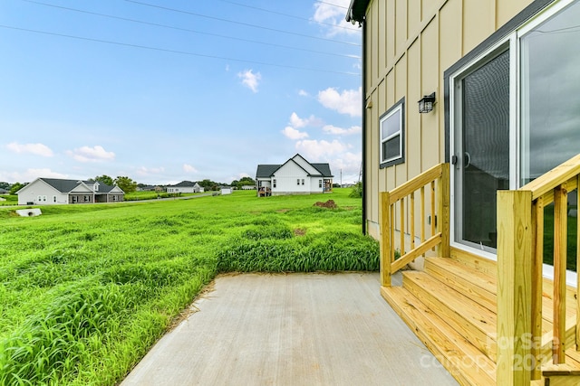 view of yard with a patio area