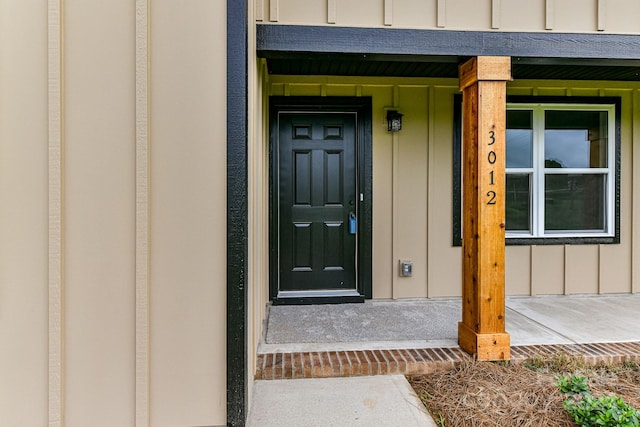 doorway to property featuring covered porch