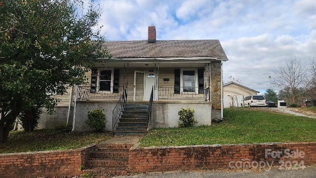 bungalow-style house featuring a front lawn and a porch