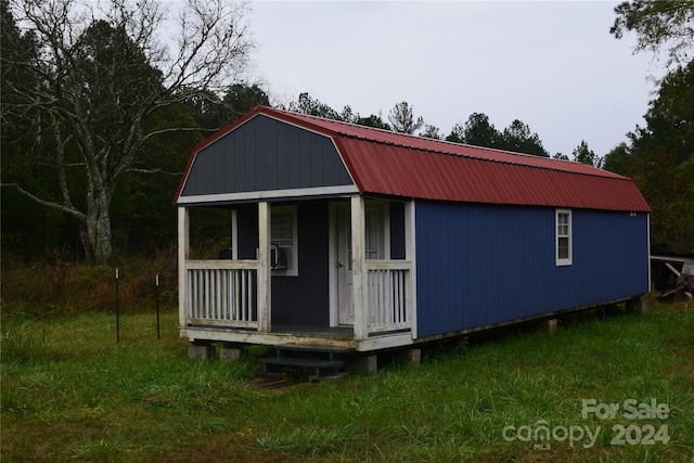 view of outdoor structure