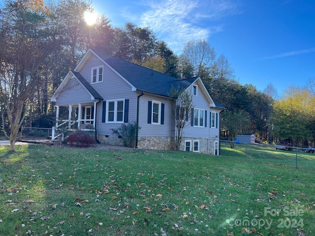 view of front of home with a front lawn