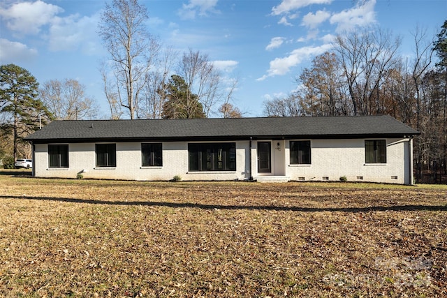 ranch-style house featuring a front yard