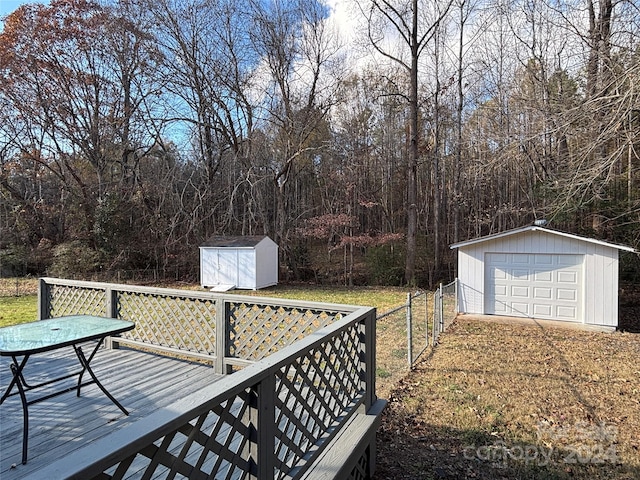 view of yard with a storage shed