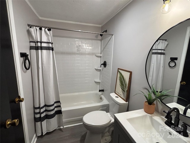 full bathroom featuring shower / bath combo with shower curtain, hardwood / wood-style floors, a textured ceiling, and ornamental molding