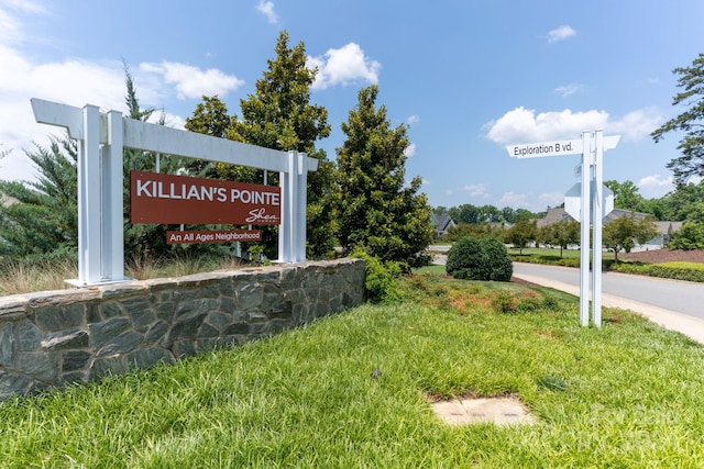 view of community / neighborhood sign