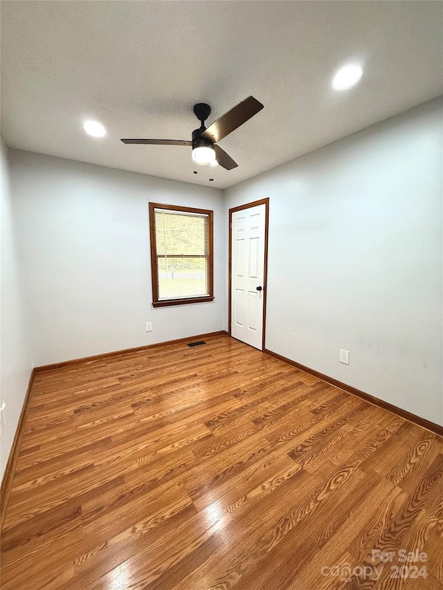 unfurnished room featuring light wood-type flooring and ceiling fan