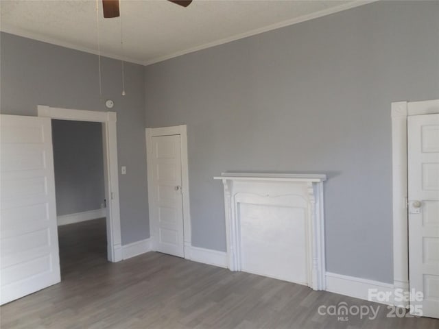 empty room featuring crown molding, hardwood / wood-style floors, and ceiling fan