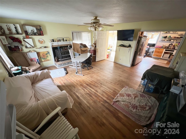 living room with hardwood / wood-style floors and ceiling fan