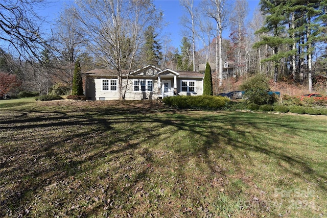 549 Freeman Creek Rd, Zirconia, NC 28790 - ranch-style home featuring a front yard