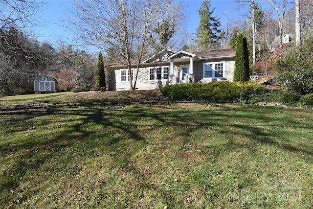 view of front of home featuring a storage shed and a front yard